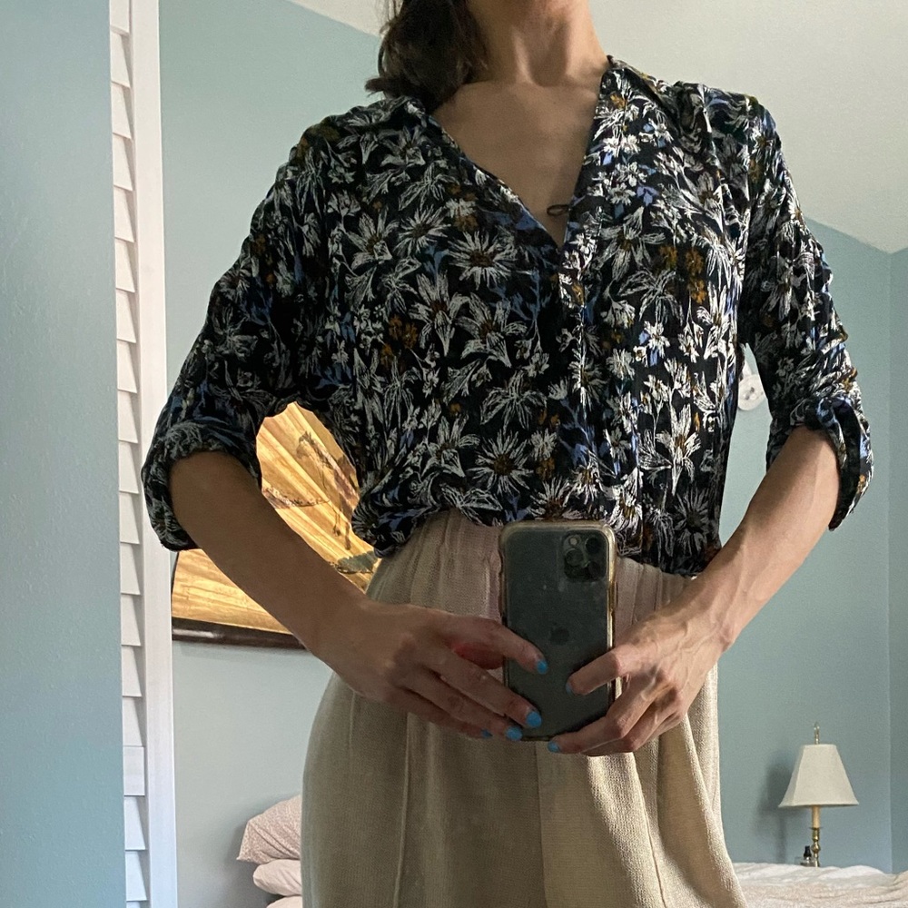 Splendid size small floral button down linen top